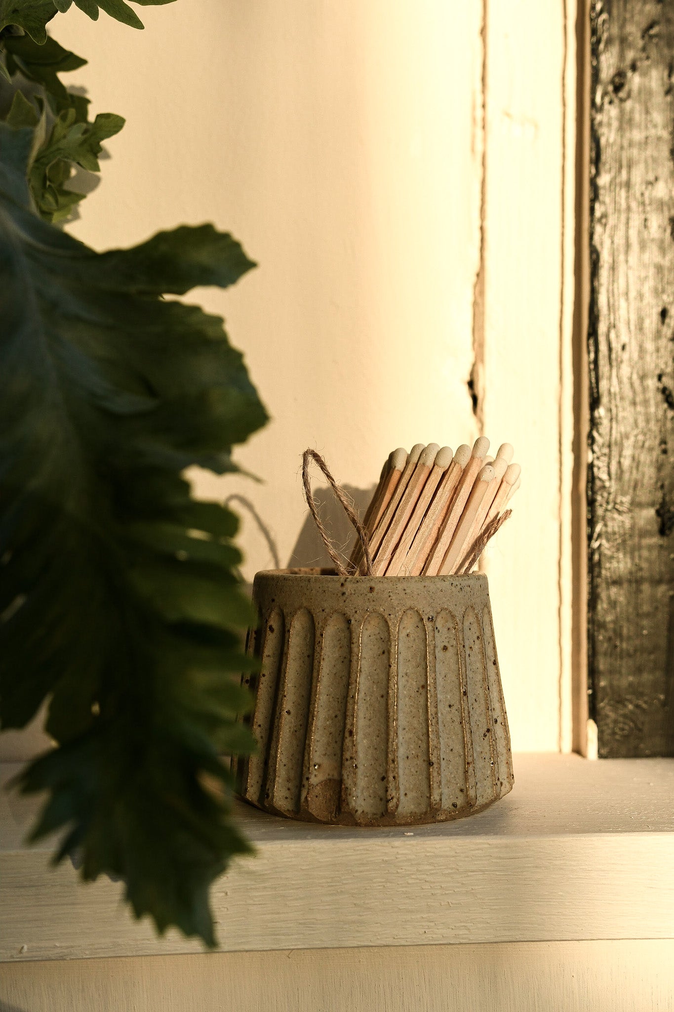 Twinn Pottery - Match stick holder with matches